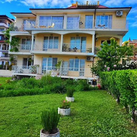 мареа Appartement *